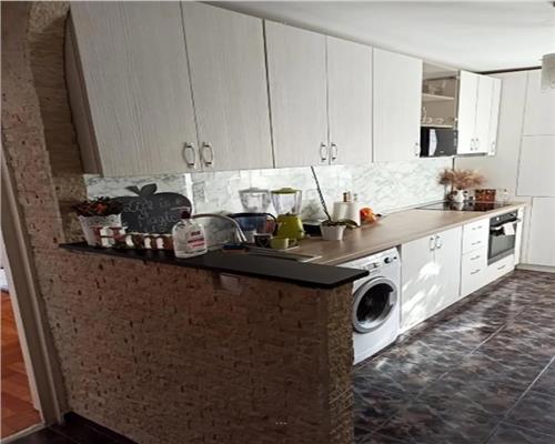 Apartament 2 camere, decomandat, Plopilor.