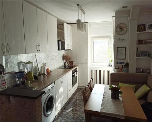 Apartament 2 camere, decomandat, Plopilor.