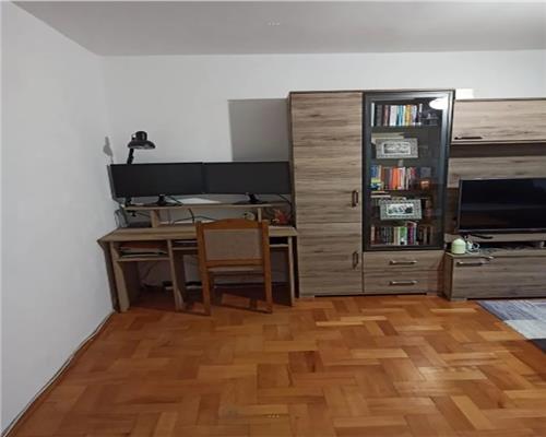 Apartament 2 camere, decomandat, Plopilor.