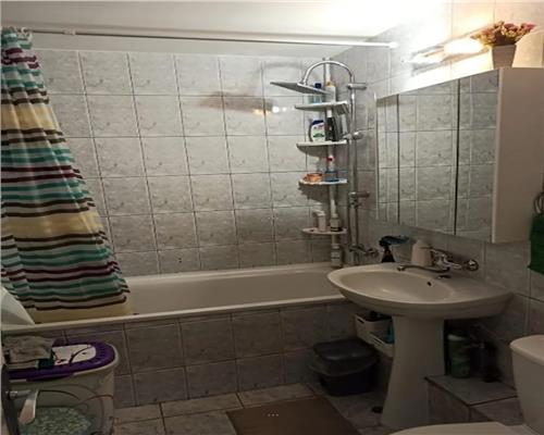 Apartament 2 camere, decomandat, Plopilor.