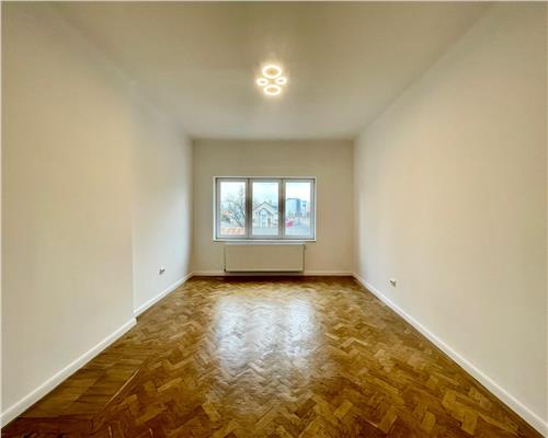 Apartament 3 camere, decomandat, zona The Office,
