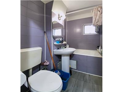 Apartament 3 camere, etaj 2/4, str. Oasului