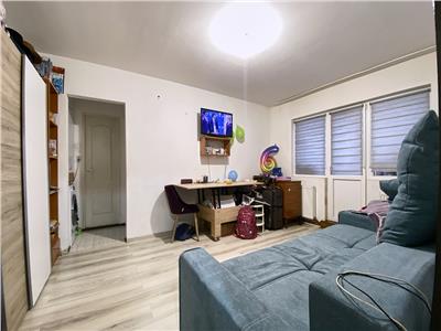 Apartament 3 camere, etaj 2/4, str. Oasului