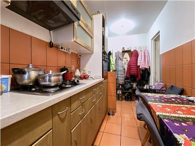 Apartament 3 camere, etaj 2/4, str. Oasului