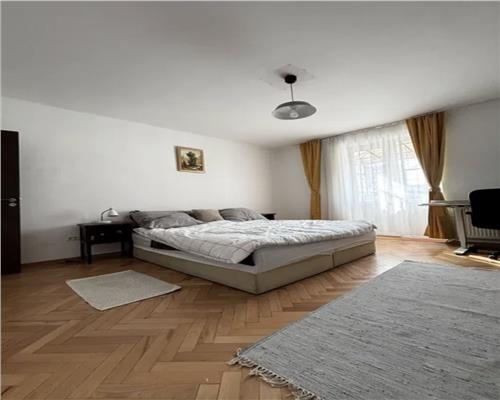 Apartament 2 camere, decomandat, zona The Office.