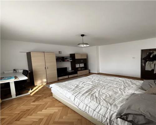 Apartament 2 camere, decomandat, zona The Office.