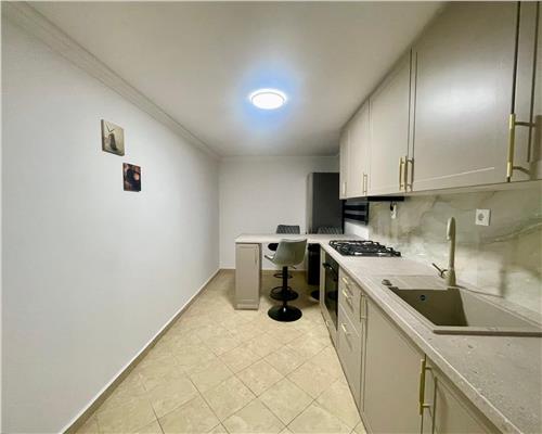 Apartament 4 camere, mobilat, utilat, Între Lacuri.