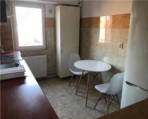 Apartamenr 2 camere, decomandat, mobilat, Între Lacuri.