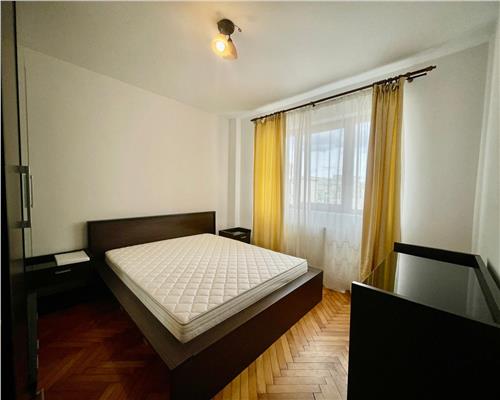 Apartament 2 camere, decomandat, zona Pta Flora.