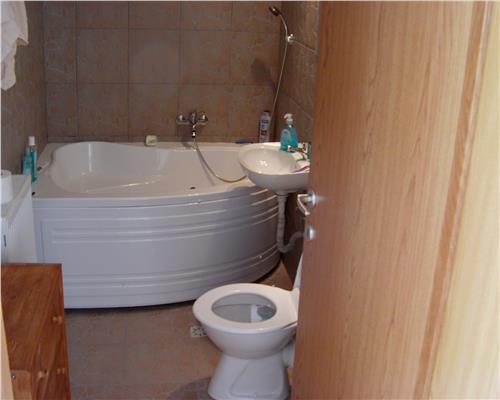 Apartament 2 camere, S45 mp + parcare, zona Golden Tulip.