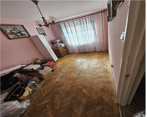 Apartament 3 camere, decomandat, S 61 mp + balcon,  Gheorghieni.