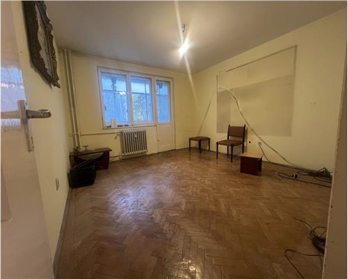 Apartament 3 camere, decomandat, S 61 mp + balcon,  Gheorghieni.