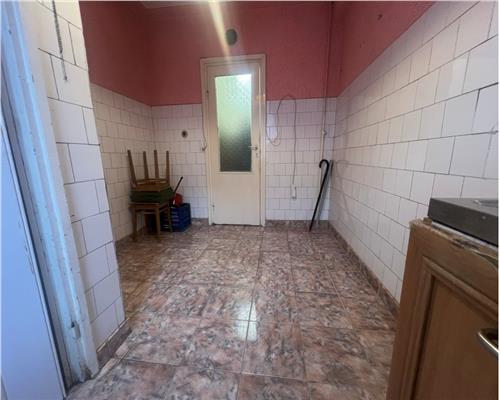 Apartament 3 camere, decomandat, S 61 mp + balcon,  Gheorghieni.