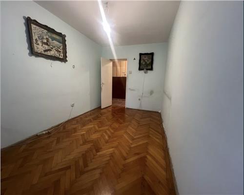 Apartament 3 camere, decomandat, S 61 mp + balcon,  Gheorghieni.