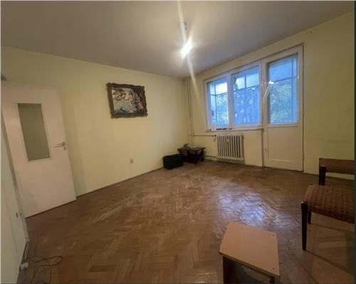 Apartament 3 camere, decomandat, S 61 mp + balcon,  Gheorghieni.