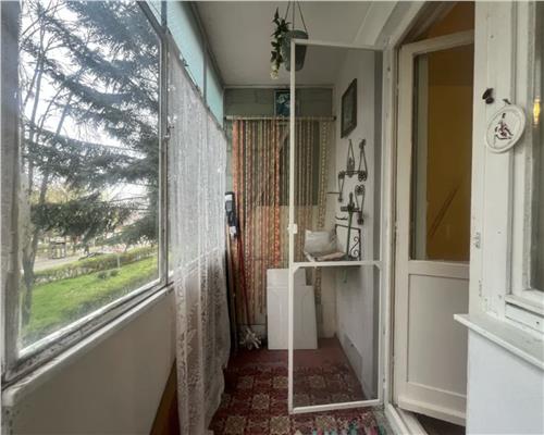 Apartament 3 camere, decomandat, S 61 mp + balcon,  Gheorghieni.