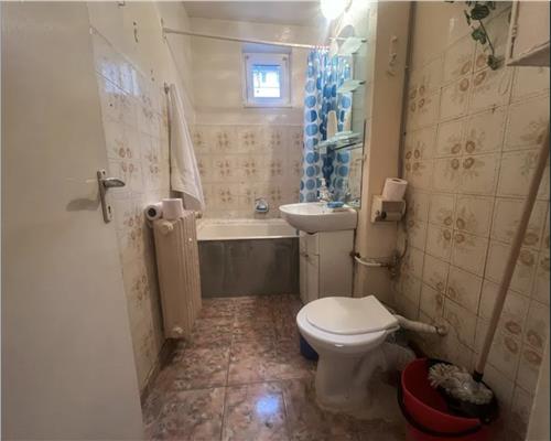 Apartament 3 camere, decomandat, S 61 mp + balcon,  Gheorghieni.
