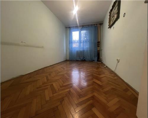 Apartament 3 camere, decomandat, S 61 mp + balcon,  Gheorghieni.