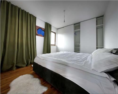 Penthouse 3 camere, S 70 mp + terasa, Între Lacuri.