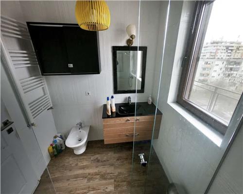 Penthouse 3 camere, S 70 mp + terasa, Între Lacuri.