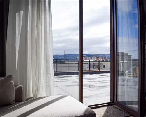 Penthouse 3 camere, S 70 mp + terasa, Între Lacuri.
