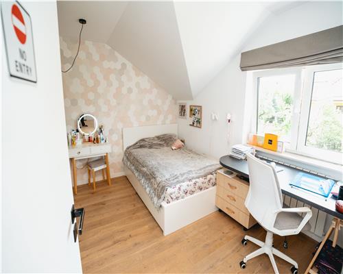 Casa tip Duplex, 5 camere, Lux, Cartierul Europa.