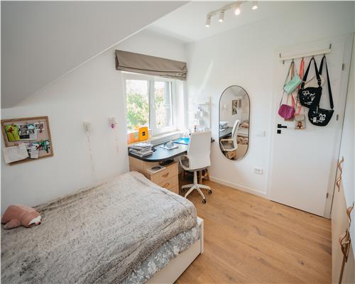 Casa tip Duplex, 5 camere, Lux, Cartierul Europa.