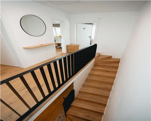Casa tip Duplex, 5 camere, Lux, Cartierul Europa.