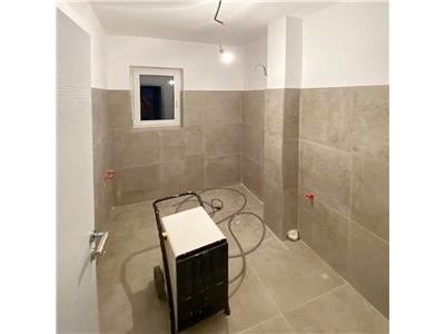 Apartament 3 camere, Su63mp+ 16mp balcon, parter, zona Tineretului.