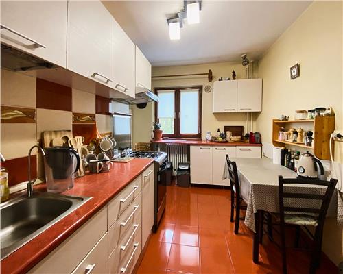 Apartament 3 camere, decomandat, mobilat, utilat, Zorilor.