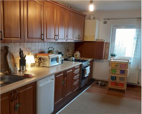 Apartament 3 camere, decomandat, mobilat, utilat, Titulescu.