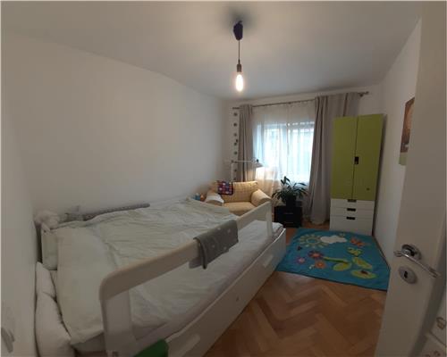 Apartament 3 camere, decomandat, mobilat, utilat, Titulescu.