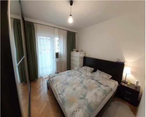 Apartament 3 camere, decomandat, mobilat, utilat, Titulescu.