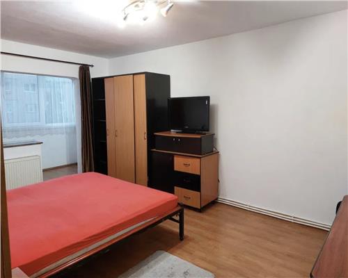 Apartament 4 camere, decomandat, zona Golden Tulip.