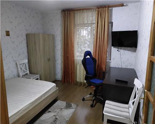 Apartament 4 camere, decomandat, zona Golden Tulip.