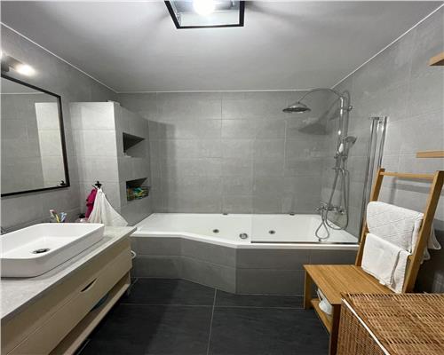 Apartament 3 camere, bloc nou, parcare, boxa, Buna Ziua.