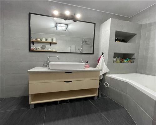 Apartament 3 camere, bloc nou, parcare, boxa, Buna Ziua.