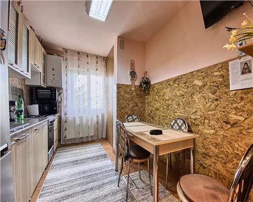 Apartament 3 camere, 2 bai, decomandat, str. Observatorului