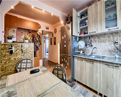 Apartament 3 camere, 2 bai, decomandat, str. Observatorului