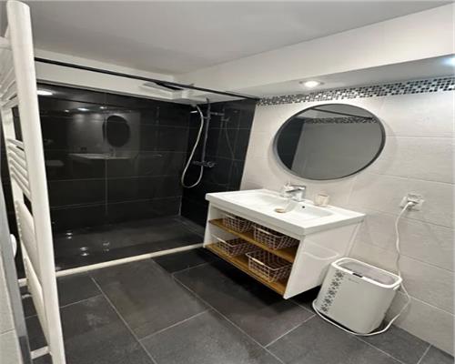 Apartament 2 camere, decomandat, Intre Lacuri.
