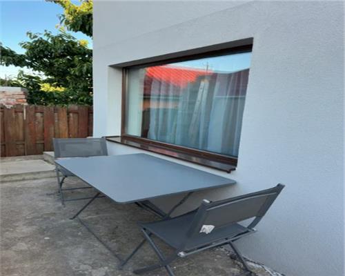 Apartament 2 camere, decomandat, Intre Lacuri.