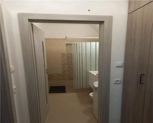 Apartament 2 camere, decomandat, zona Centrala.