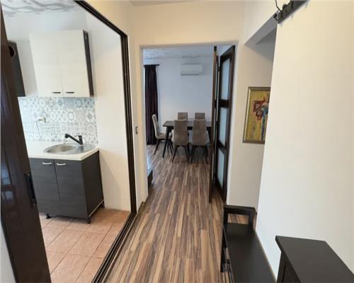 Apartament 3 camere, decomandat, parcare, Intre Lacuri.