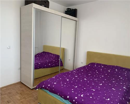 Apartament 3 camere, decomandat, zona centrala.