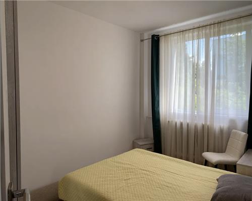 Apartament 3 camere, decomandat, zona centrala.