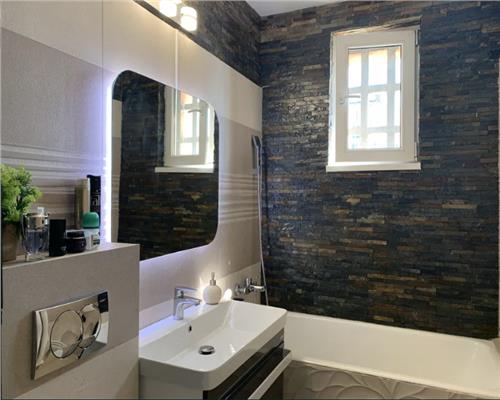 Apartament 3 camere, decomandat, zona centrala.