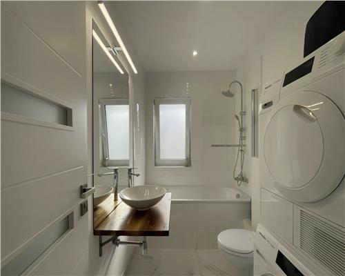 Apartament 3 camere, LUX, mobilat, utilat,  Între Lacuri.