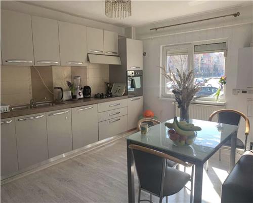 Apartament 2 camere, decomandat, mobilat, Plopilor.