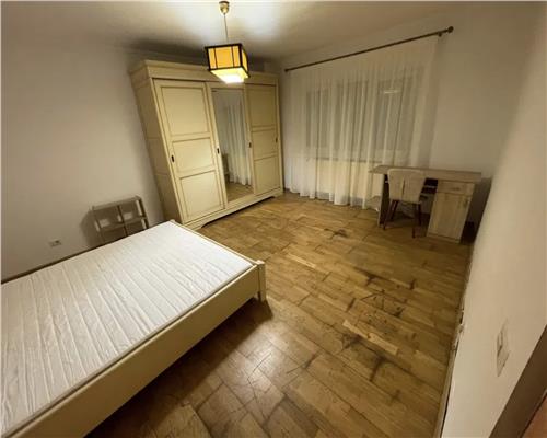 Apartament 2 camere, decomandat, mobilat, Plopilor.