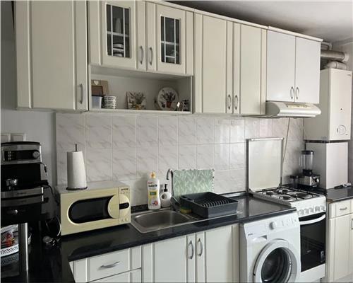 Apartament 2 camere, decomandat, Între Lacuri.